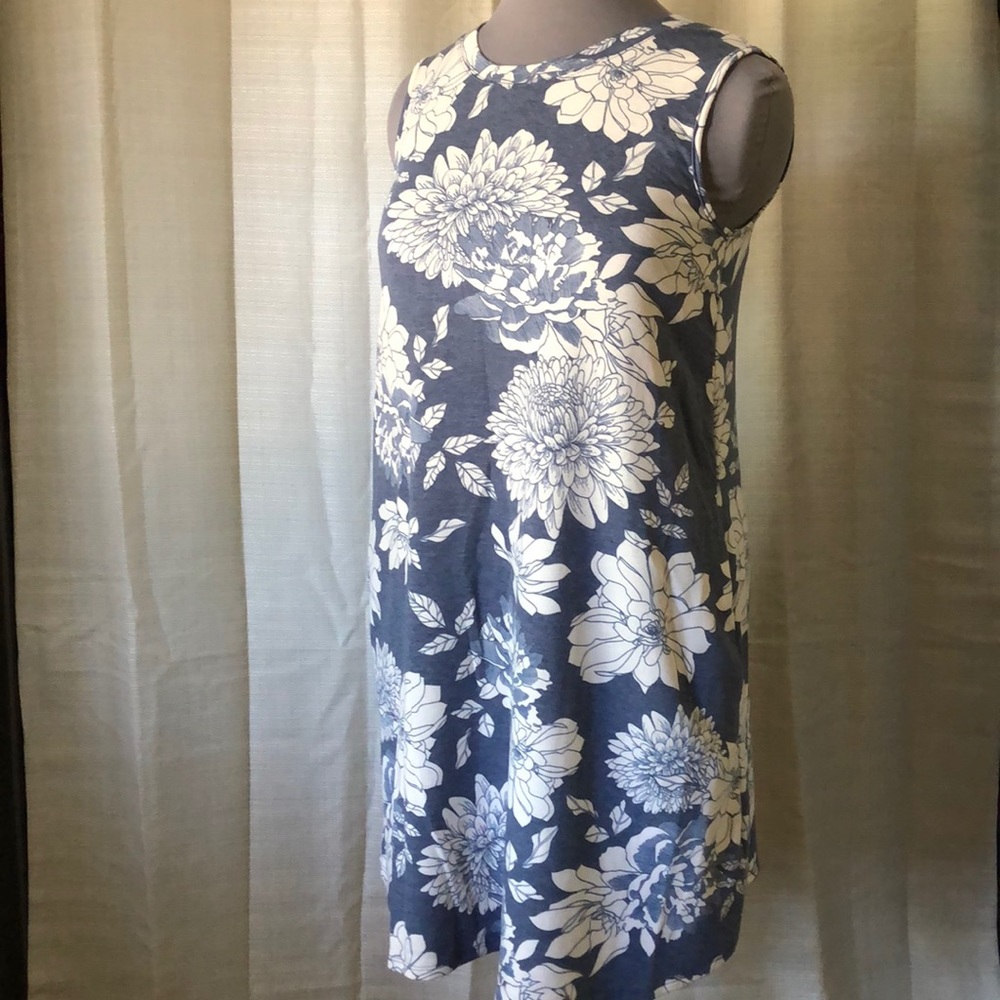 Sleeveless dress